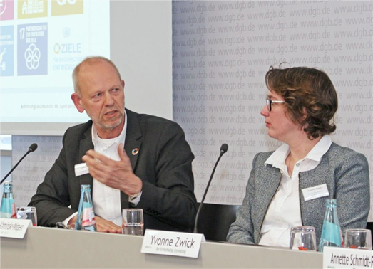 Michael Kaminski-Nissen mit Yvonne Zwick, Leiterin des DNK-Büros (c) www.emas.de - Frank Kermann
